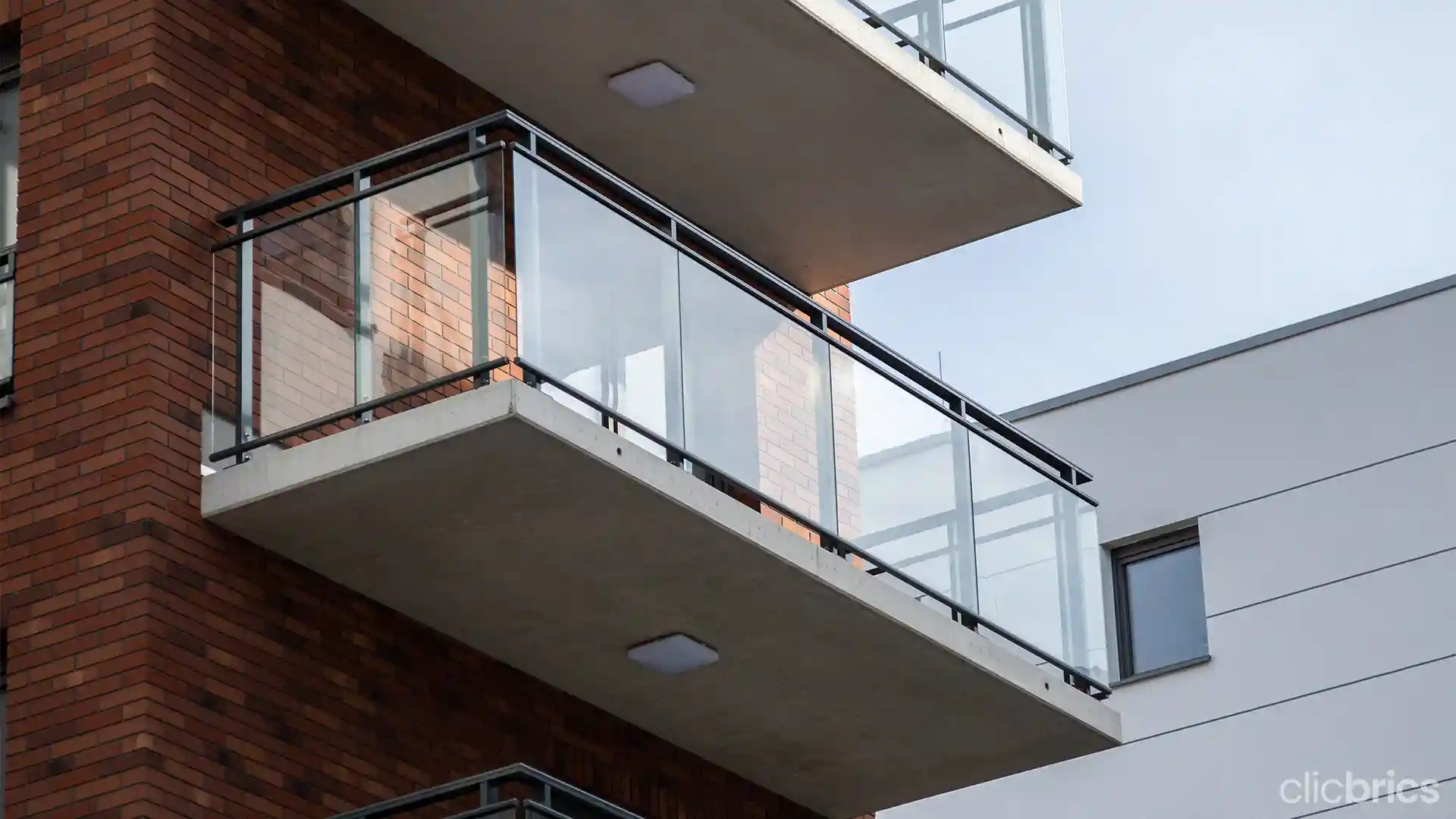 modern glass balcony design